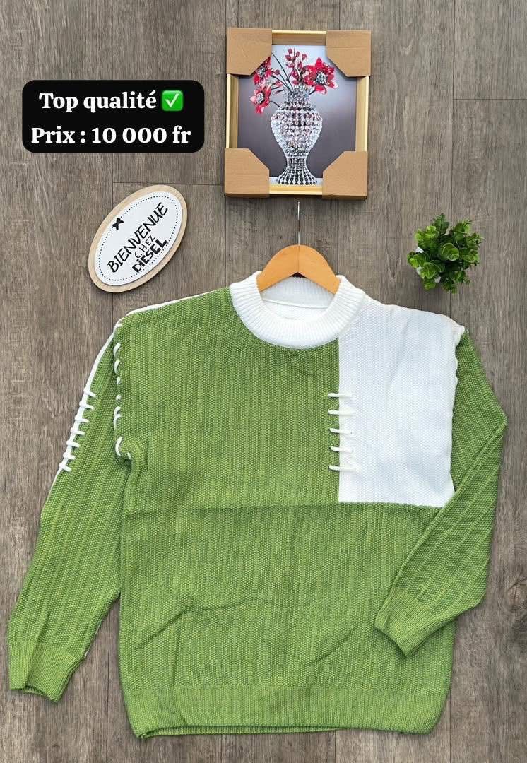 PULL VERT BLANC A MOTIF